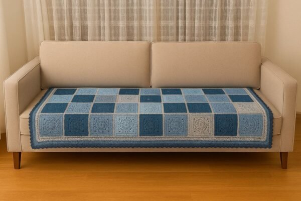Plaid en crochet – Carrés bleus en dégradé