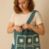 Sac cabas en crochet – Motif granny vert et crème