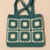 Sac cabas en crochet – Motif granny vert et crème