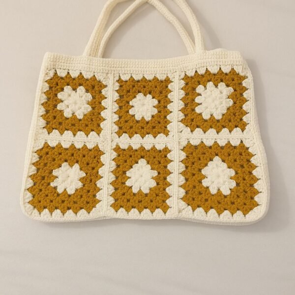 Sac cabas en crochet – Granny squares crème et moutarde